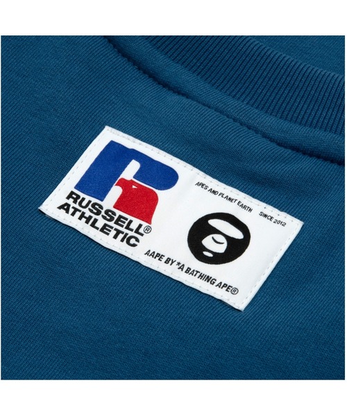 AAPE BY A BATHING APE(エーエイプバイアベイシングエイプ)の「AAPE X RUSSELL ATHLETIC FW25 CREWNECK SWEATSHIRT(スウェット・メンズ・ブルー・LARGE/MEDIUM/SMALL/X-LARGE)」の4枚目の写真