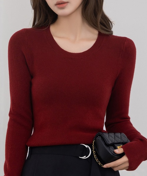 ジャストサイズできれいめシルエット。長袖ラウンドネックリブニット