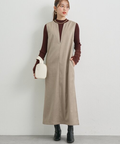 un dix cors（アンディコール）の「《着回し力抜群》深Vネックロングジャンスカ（ジャンパースカート・レディース・ブラウン/ベージュ/チャコールグレー・FREE）」の3枚目の写真