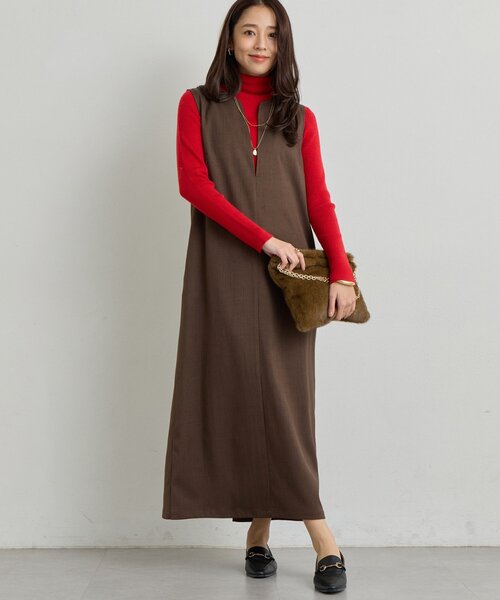 un dix cors（アンディコール）の「《着回し力抜群》深Vネックロングジャンスカ（ジャンパースカート・レディース・ブラウン/ベージュ/チャコールグレー・FREE）」の2枚目の写真