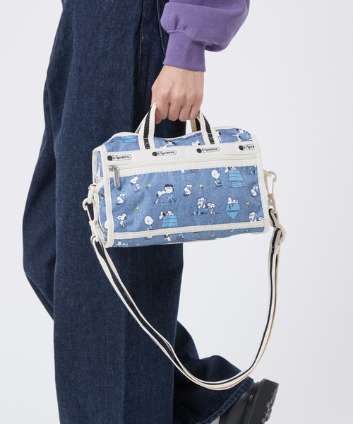 LeSportsac(レスポートサック)の「MINI DUFFEL CROSSBODY ピーナッツハッピーパルズ(ショルダーバッグ・レディース・ブルー・FREE)」の2枚目の写真