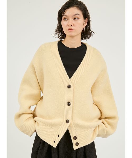 emmi（エミ）の「Vネックニットカーディガン（カーディガン/ボレロ・レディース・キャメル/イエロー/オフホワイト・F）」の4枚目の写真