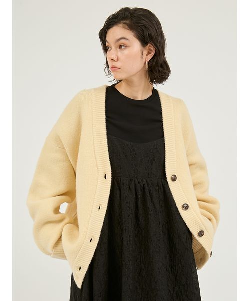 emmi（エミ）の「Vネックニットカーディガン（カーディガン/ボレロ・レディース・キャメル/イエロー/オフホワイト・F）」の5枚目の写真