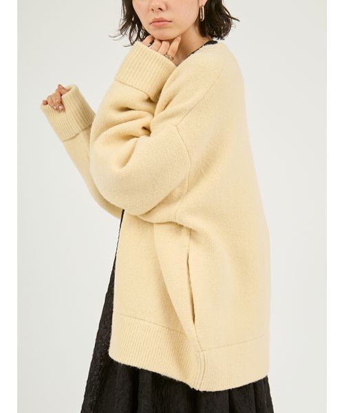 emmi（エミ）の「Vネックニットカーディガン（カーディガン/ボレロ・レディース・キャメル/イエロー/オフホワイト・F）」の13枚目の写真