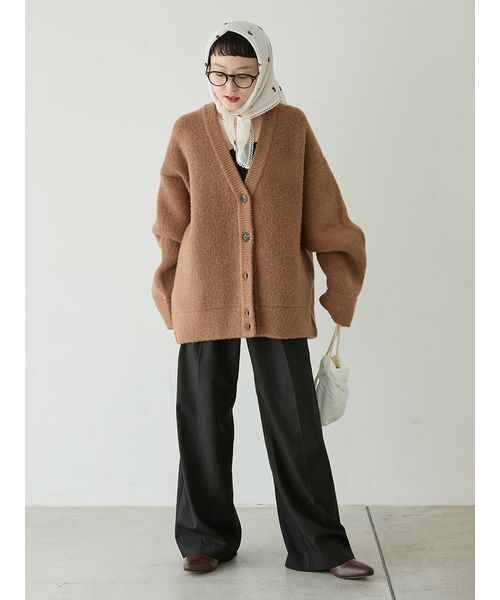 emmi（エミ）の「Vネックニットカーディガン（カーディガン/ボレロ・レディース・キャメル/イエロー/オフホワイト・F）」の21枚目の写真