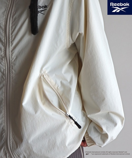 COURO（コウロ）の「【Reebok/リーボック】 別注 スモールベクターナイロントラックジャケット（ナイロンジャケット・レディース・ブラック/チャコールグレー/ライトグレー/ダークブラウン/アイボリー/ネイビー/グリーン系・M/L/XL）」の13枚目の写真