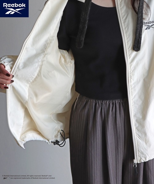 COURO（コウロ）の「【Reebok/リーボック】 別注 スモールベクターナイロントラックジャケット（ナイロンジャケット・レディース・ブラック/チャコールグレー/ライトグレー/ダークブラウン/アイボリー/ネイビー/グリーン系・M/L/XL）」の12枚目の写真