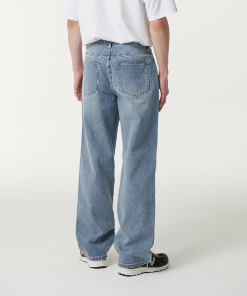 MUSINSA STANDARD（ムシンサスタンダード）の「フレイサイドルーズストレートデニムパンツ[ライトインディゴ]（デニムパンツ・メンズ・その他・26/27/28/29/30/31/32/33/34/36）」の3枚目の写真