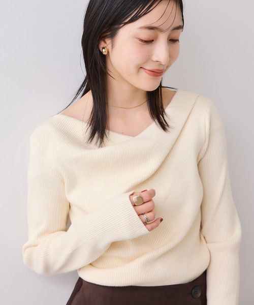 VIS（ビス）の「【美得】もちもちドレープオフショルダーリブニット/イージーケア（ニット/セーター・レディース・ブラック/ピンク/オフホワイト/グレー・FREE）」の2枚目の写真