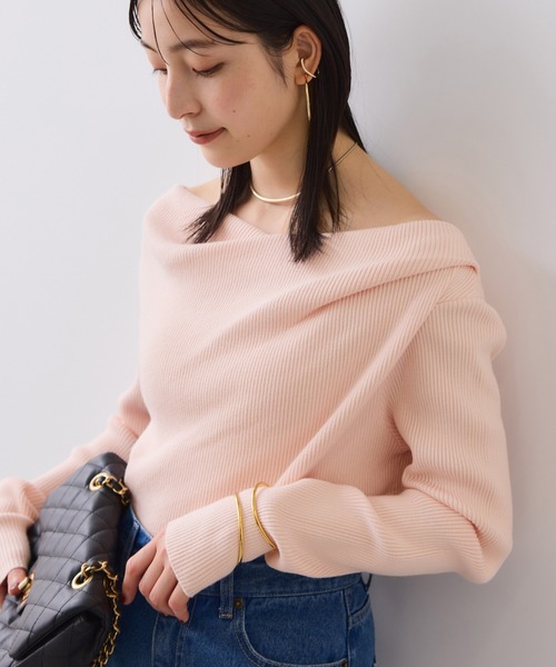 VIS（ビス）の「【美得】もちもちドレープオフショルダーリブニット/イージーケア（ニット/セーター・レディース・ブラック/ピンク/オフホワイト/グレー・FREE）」の4枚目の写真