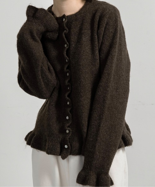 lawgy(ラウジー)の「frill cuffs flare cardigan / フリルカフスフレアカーディガン(カーディガン/ボレロ・レディース・ホワイト/ブラウン/チャコール・FREE)」の3枚目の写真