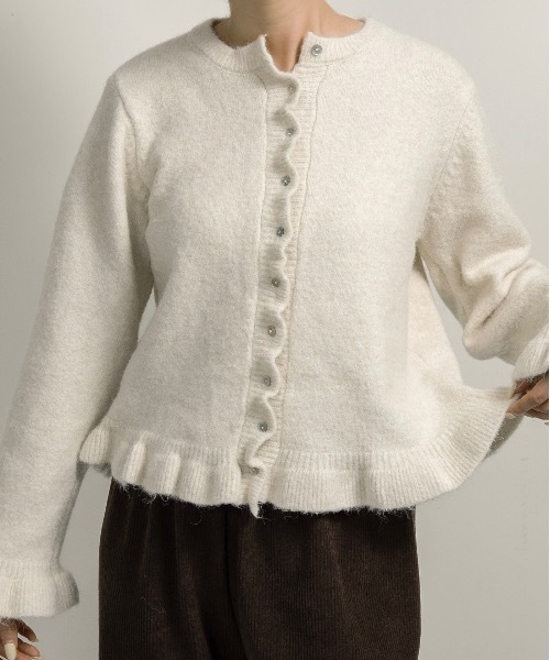 lawgy(ラウジー)の「frill cuffs flare cardigan / フリルカフスフレアカーディガン(カーディガン/ボレロ・レディース・ホワイト/ブラウン/チャコール・FREE)」の2枚目の写真