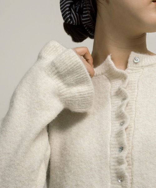 lawgy(ラウジー)の「frill cuffs flare cardigan / フリルカフスフレアカーディガン(カーディガン/ボレロ・レディース・ホワイト/ブラウン/チャコール・FREE)」の7枚目の写真