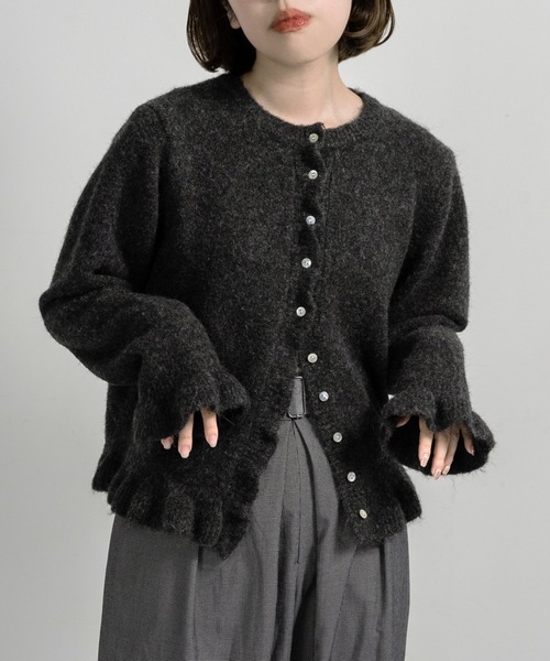 lawgy(ラウジー)の「frill cuffs flare cardigan / フリルカフスフレアカーディガン(カーディガン/ボレロ・レディース・ホワイト/ブラウン/チャコール・FREE)」の12枚目の写真