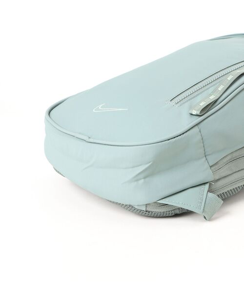 NIKE(ナイキ)の「NIKE ナイキ U COMMUTE SLING BAG バッグ FZ6132 364CLYGRN/STEAM(ボディバッグ/ウエストポーチ・メンズ・グリーン・FREE)」の3枚目の写真