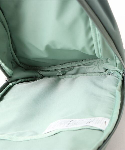 NIKE(ナイキ)の「NIKE ナイキ U COMMUTE SLING BAG バッグ FZ6132 364CLYGRN/STEAM(ボディバッグ/ウエストポーチ・メンズ・グリーン・FREE)」の4枚目の写真