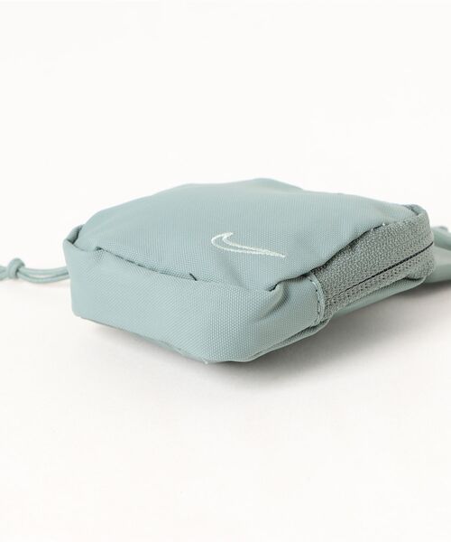 NIKE(ナイキ)の「NIKE ナイキ U COMMUTE SLING BAG バッグ FZ6132 364CLYGRN/STEAM(ボディバッグ/ウエストポーチ・メンズ・グリーン・FREE)」の5枚目の写真