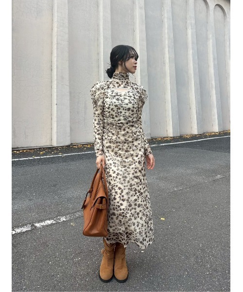 LILY BROWN(リリーブラウン)の「カッティングチュールプリントワンピース(ワンピース・レディース・ベージュ/グリーン/ラベンダー・F)」の2枚目の写真