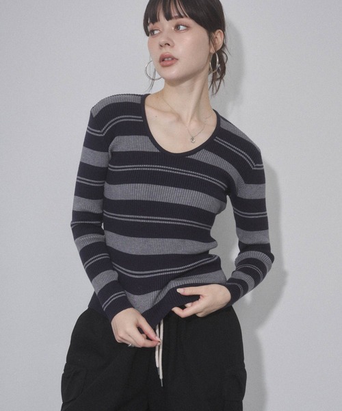 ENVYM（アンビー）の「マルチボーダーVネックタイトニット（ニット/セーター・レディース・ブラウン/ホワイト/グレー・FREE）」の3枚目の写真