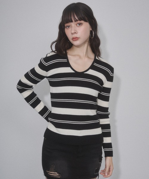 ENVYM（アンビー）の「マルチボーダーVネックタイトニット（ニット/セーター・レディース・ブラウン/ホワイト/グレー・FREE）」の5枚目の写真