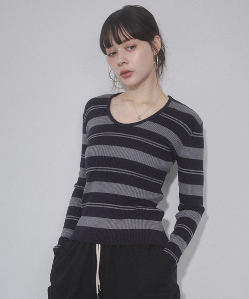 ENVYM（アンビー）の「マルチボーダーVネックタイトニット（ニット/セーター・レディース・ブラウン/ホワイト/グレー・FREE）」の9枚目の写真