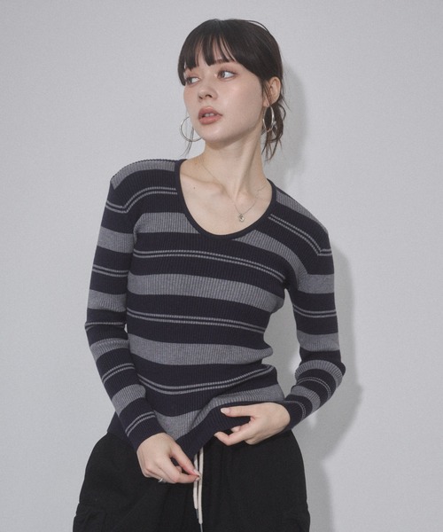 ENVYM（アンビー）の「マルチボーダーVネックタイトニット（ニット/セーター・レディース・ブラウン/ホワイト/グレー・FREE）」の10枚目の写真