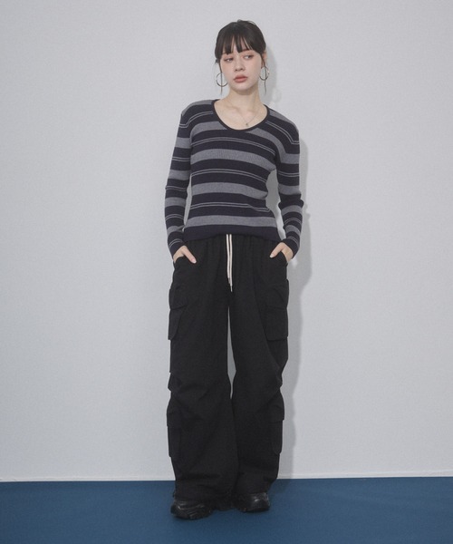 ENVYM（アンビー）の「マルチボーダーVネックタイトニット（ニット/セーター・レディース・ブラウン/ホワイト/グレー・FREE）」の13枚目の写真