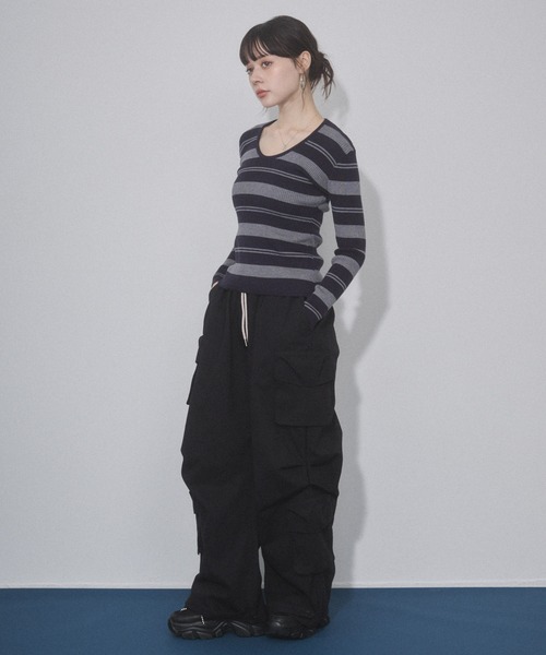 ENVYM（アンビー）の「マルチボーダーVネックタイトニット（ニット/セーター・レディース・ブラウン/ホワイト/グレー・FREE）」の15枚目の写真