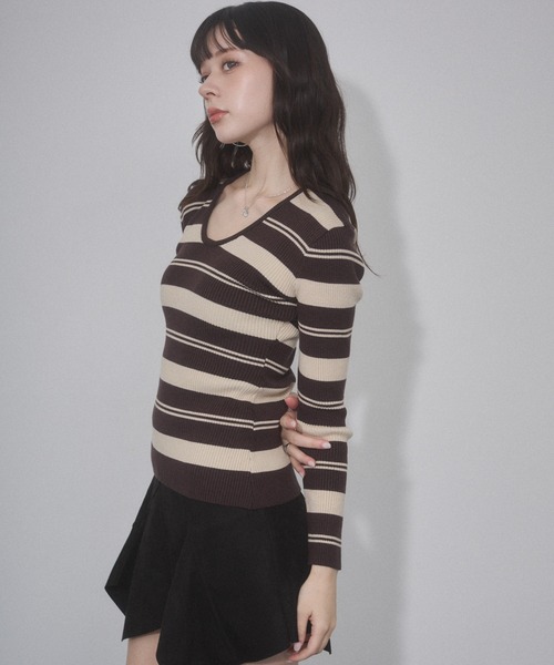 ENVYM（アンビー）の「マルチボーダーVネックタイトニット（ニット/セーター・レディース・ブラウン/ホワイト/グレー・FREE）」の20枚目の写真