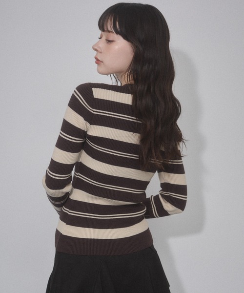 ENVYM（アンビー）の「マルチボーダーVネックタイトニット（ニット/セーター・レディース・ブラウン/ホワイト/グレー・FREE）」の21枚目の写真