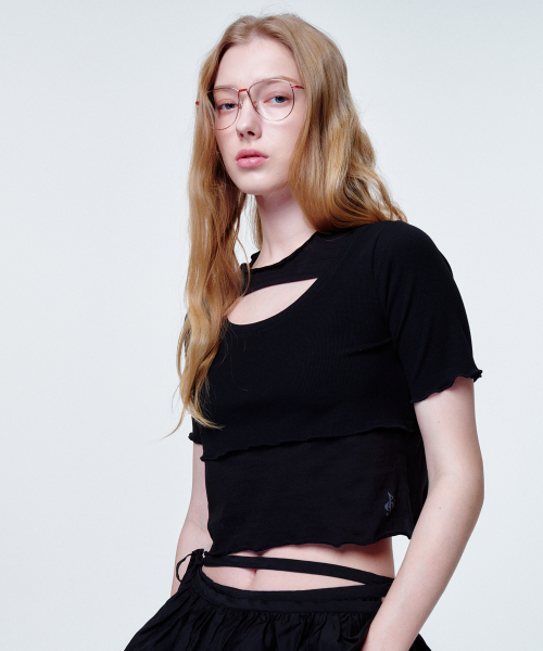 2113 STUDIO(イイルイルサムスタジオ)の「クロスカットクロップブラック(Tシャツ/カットソー・レディース・その他・FREE)」の3枚目の写真