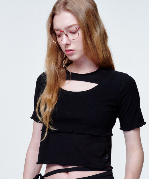 2113 STUDIO(イイルイルサムスタジオ)の「クロスカットクロップブラック(Tシャツ/カットソー・レディース・その他・FREE)」の4枚目の写真