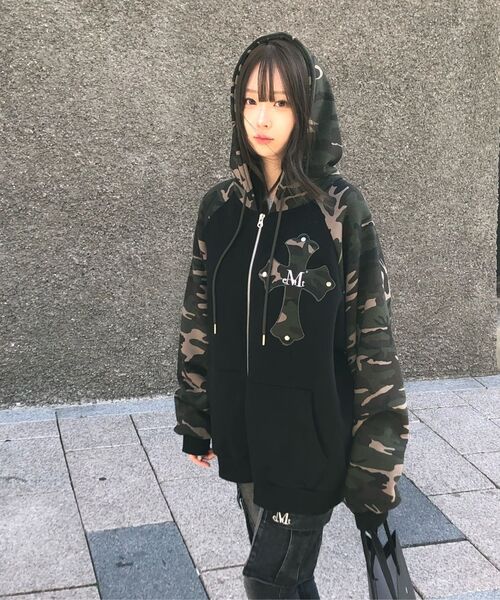 MUCENT(ムセント)の「リベラカモクロス配色ナグランフードジップアップ男女共用(2カラー)(パーカー・レディース・グレー系/ブラック・FREE)」の3枚目の写真