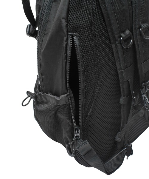 X-girl（エックスガール）の「MILLS LOGO RUBBER PATCH BUNGEE CORD BACKPACK（バックパック/リュック・レディース・ブラック/ベージュ・ONE SIZE）」の10枚目の写真