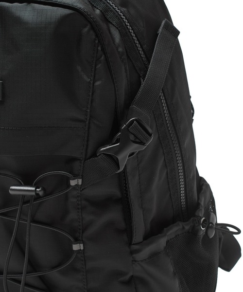 X-girl（エックスガール）の「MILLS LOGO RUBBER PATCH BUNGEE CORD BACKPACK（バックパック/リュック・レディース・ブラック/ベージュ・ONE SIZE）」の11枚目の写真