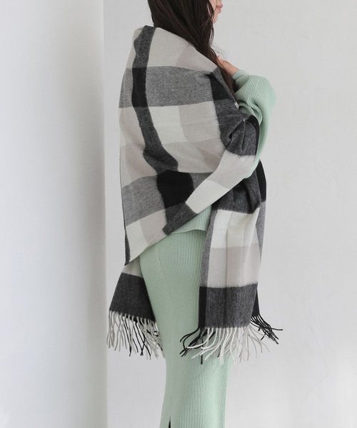 La TOTALITE（ラトータリテ）の「TWEEDMILL/ツイードミル ウール チェックストール 70*190cm（ストール/ショール・レディース・ブラウン/ブラック・FREE）」の2枚目の写真