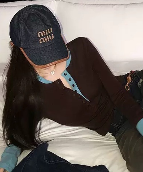 ampm(エーエムピーエム)の「配色カフス×ヘンリーネック リブフィットトップス(Tシャツ/カットソー・レディース・ピンク/ブラウン・FREE)」の11枚目の写真