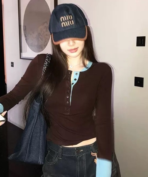 ampm(エーエムピーエム)の「配色カフス×ヘンリーネック リブフィットトップス(Tシャツ/カットソー・レディース・ピンク/ブラウン・FREE)」の9枚目の写真