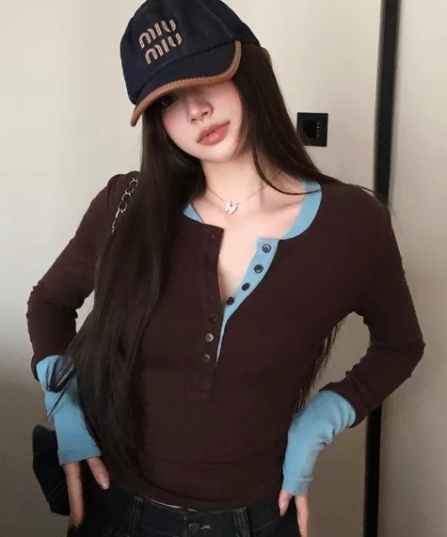 ampm(エーエムピーエム)の「配色カフス×ヘンリーネック リブフィットトップス(Tシャツ/カットソー・レディース・ピンク/ブラウン・FREE)」の3枚目の写真