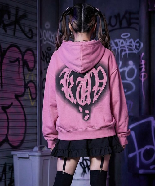SlashDate(スラッシュデイト)の「【82】スプレーハートロゴ ショート丈 ジップパーカー/ワンポイント刺繍/裏毛/ダブルジップ/メンズ/レディース/ユニセックス(パーカー・メンズ・ピンク/ブラック/グレー・L/M)」の17枚目の写真