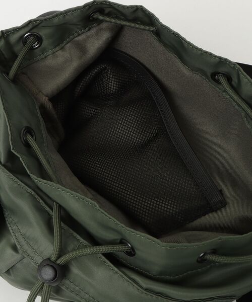 BEAMS HEART（ビームスハート）の「YG.巾着 2WAY BAG（トートバッグ・メンズ・オリーブ/ブラック・ONE SIZE）」の5枚目の写真