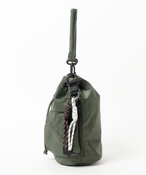 BEAMS HEART(ビームスハート)の「【ユニセックス】2WAY 巾着 バッグ(ショルダーバッグ・メンズ・オリーブ/ブラック・ONE SIZE)」の7枚目の写真