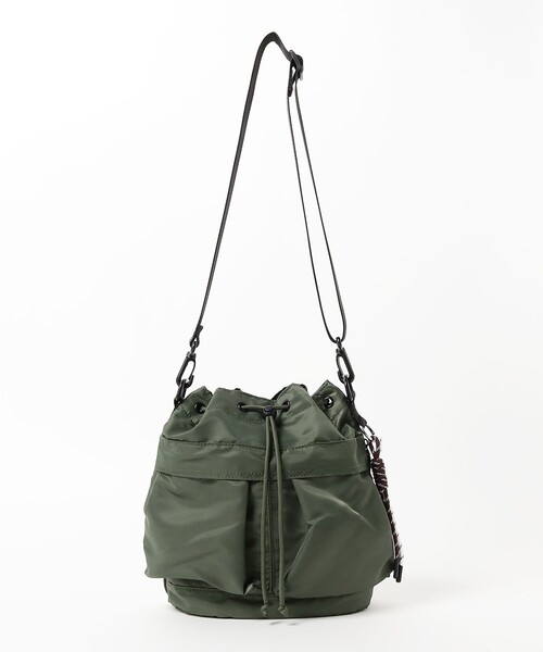 BEAMS HEART(ビームスハート)の「【ユニセックス】2WAY 巾着 バッグ(ショルダーバッグ・メンズ・オリーブ/ブラック・ONE SIZE)」の13枚目の写真