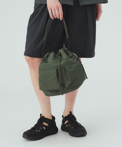 BEAMS HEART(ビームスハート)の「【ユニセックス】2WAY 巾着 バッグ(ショルダーバッグ・メンズ・オリーブ/ブラック・ONE SIZE)」の15枚目の写真