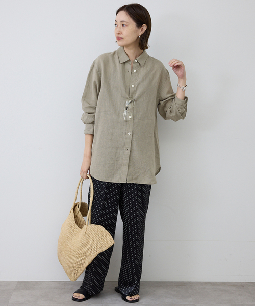 SLOBE IENA(スローブイエナ)の「《追加》リネンコットンレギュラーシャツ(シャツ/ブラウス・レディース・カーキ/ダークパープル/ホワイト系その他/ブラウン/イエロー・FREE)」の15枚目の写真