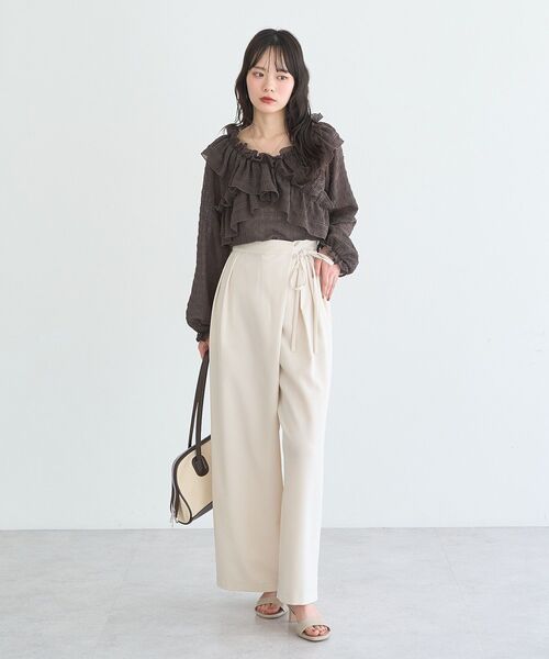 earth music&ecology(アースミュージックアンドエコロジー)の「チャーム付きオブロングボストン(ボストンバッグ・レディース・ブラウン/ブラック/グレー・FREE)」の6枚目の写真