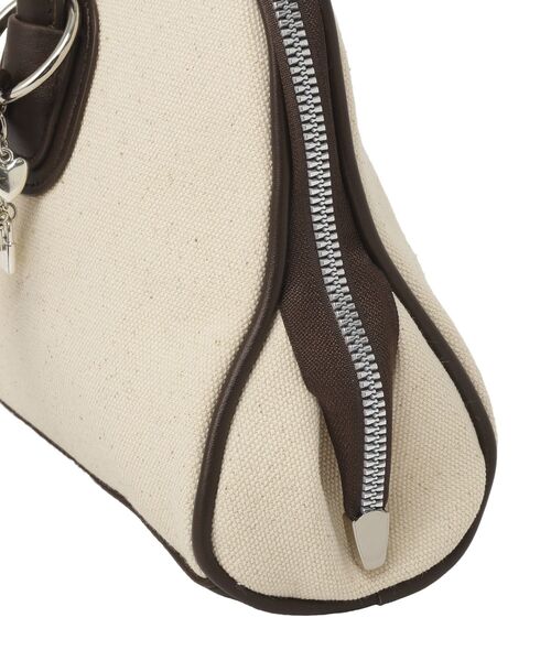 earth music&ecology(アースミュージックアンドエコロジー)の「チャーム付きオブロングボストン(ボストンバッグ・レディース・ブラウン/ブラック/グレー・FREE)」の19枚目の写真