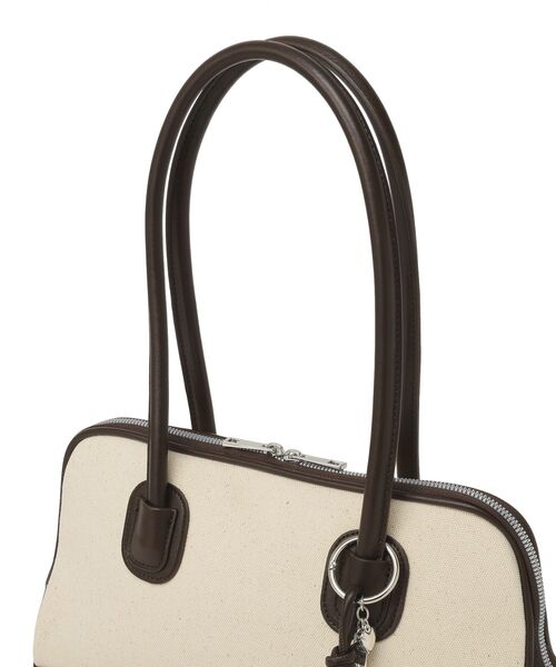 earth music&ecology(アースミュージックアンドエコロジー)の「チャーム付きオブロングボストン(ボストンバッグ・レディース・ブラウン/ブラック/グレー・FREE)」の20枚目の写真