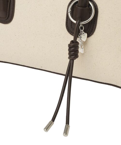 earth music&ecology(アースミュージックアンドエコロジー)の「チャーム付きオブロングボストン(ボストンバッグ・レディース・ブラウン/ブラック/グレー・FREE)」の22枚目の写真