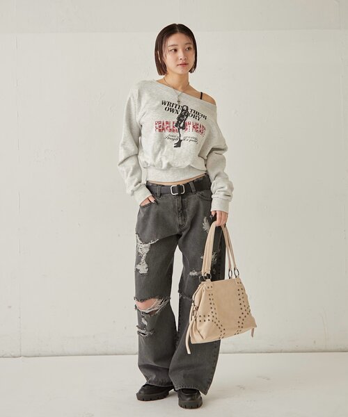 WHO'S WHO gallery（フーズフーギャラリー）の「ELIOT  RHINESTONE COMPACT OFF-SHOULDER（スウェット・レディース・グレー/チャコールグレー/レッド/ホワイト/グレー系その他・FREE）」の18枚目の写真